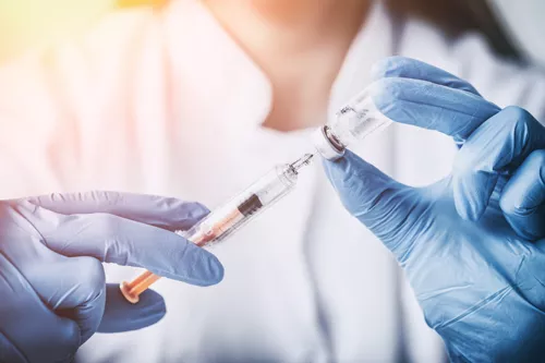 Vaccination anti-covid : une nouvelle dose de rappel proposée aux séniors